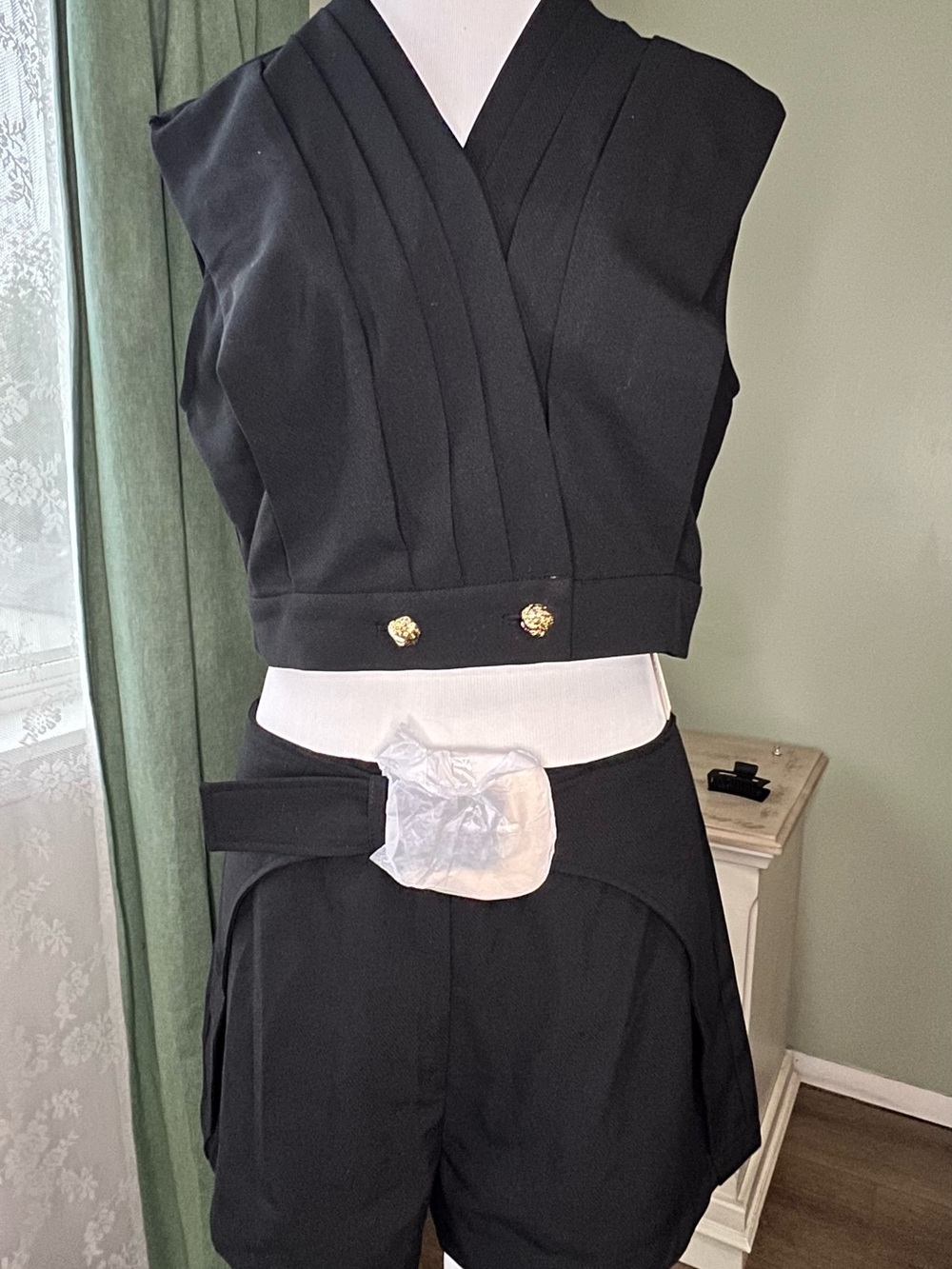 Commense Linen-Blend Pleated Top & Buckle Shorts Set size L - Picture 5 of 10